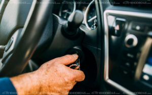 ماشین در مسیر رانندگی که به طور غیر منتظره خاموش می شود